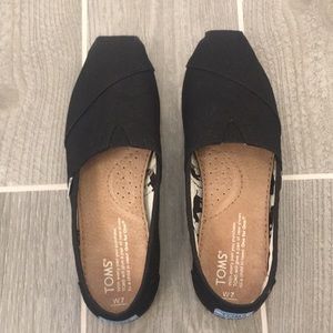 black toms
